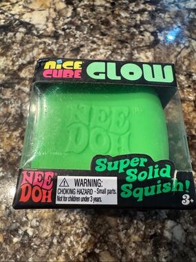 NeeDoh Green Glow Super Solid Squish Cube